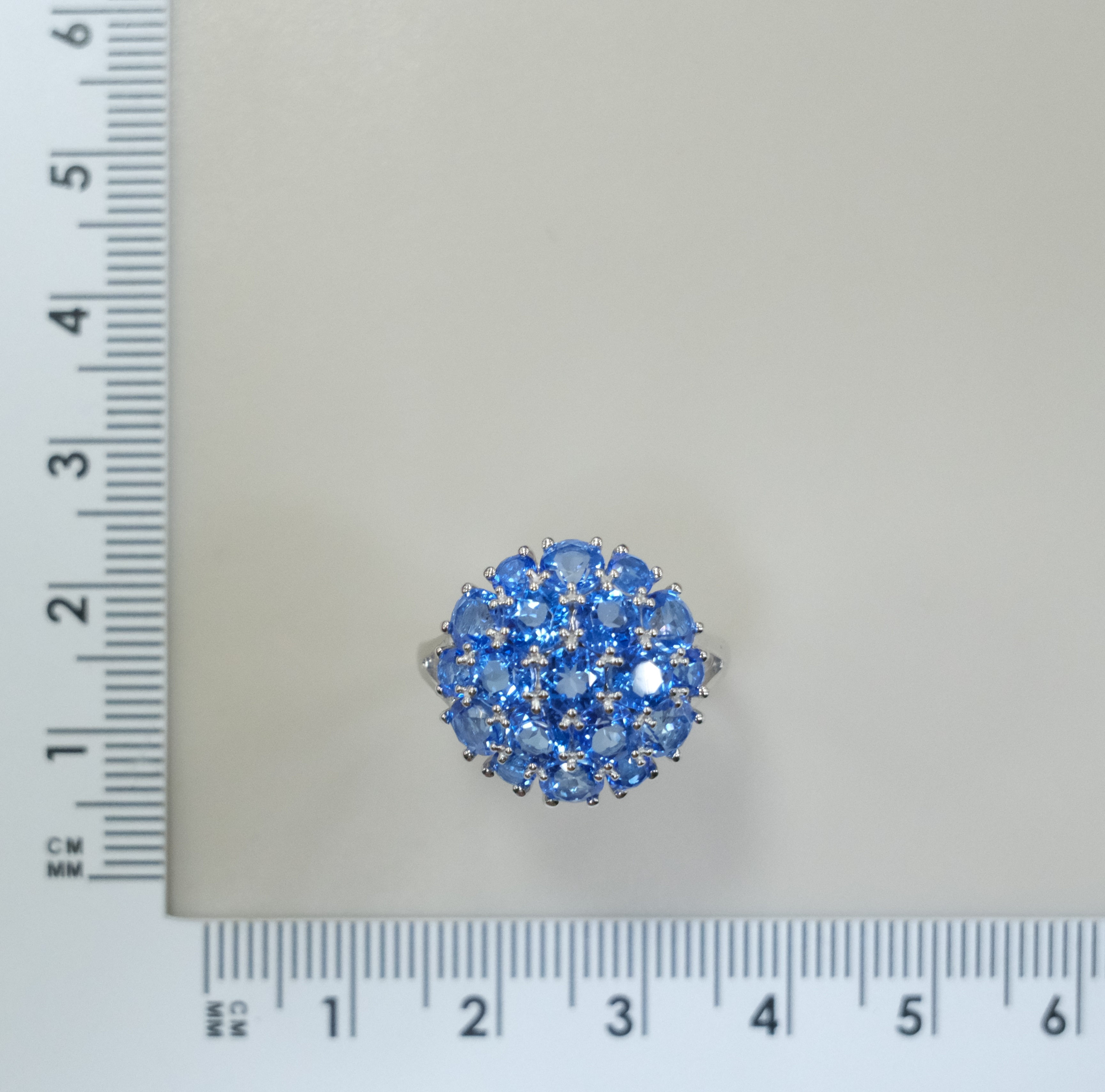 Серебряное кольцо с топазами Индиго